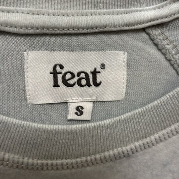 Feat Women’s Crew Neck Sweatshirt Light Gray Small New - Picture 3 of 7